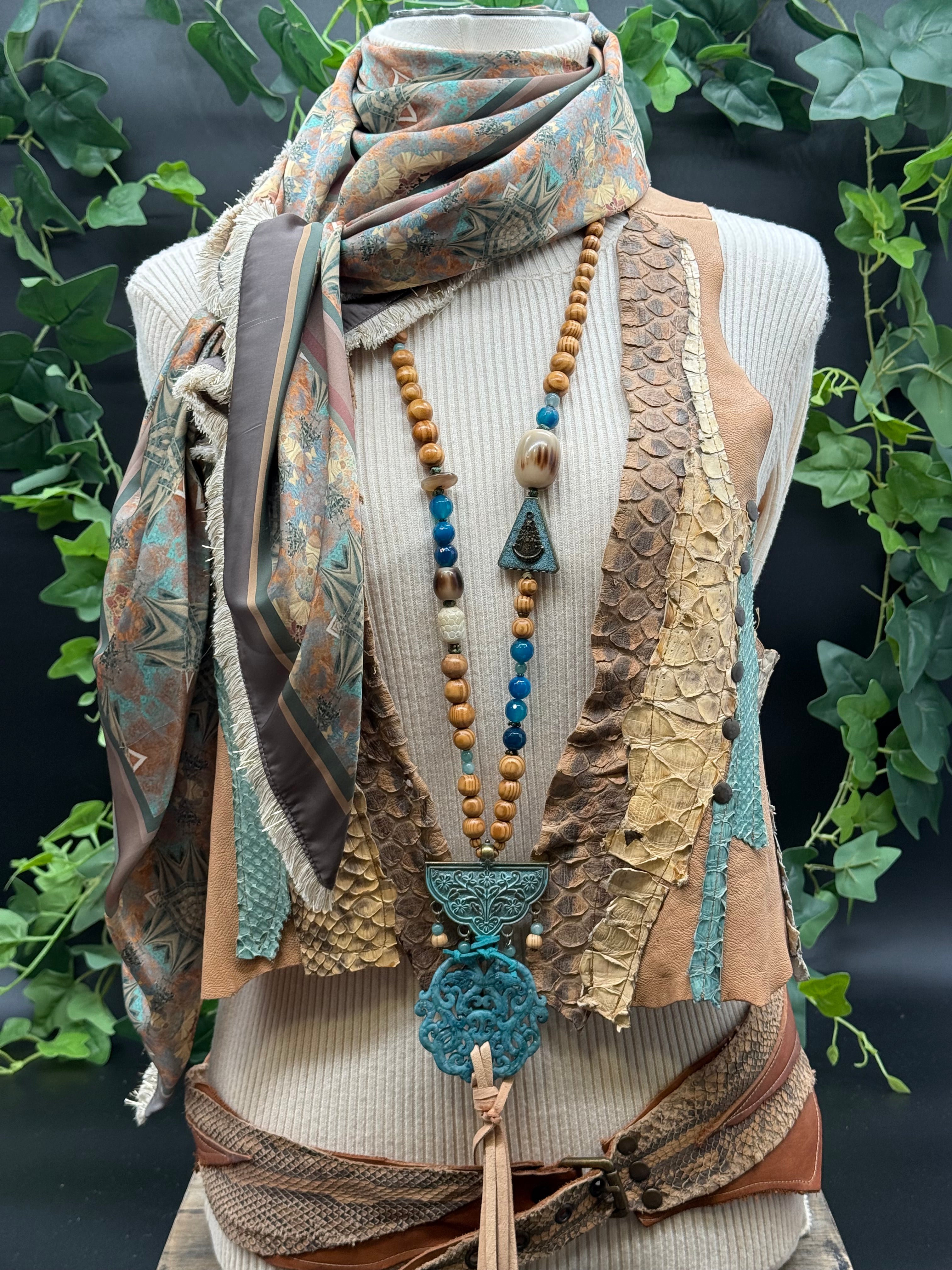 Sautoir pierre Sig de Tana