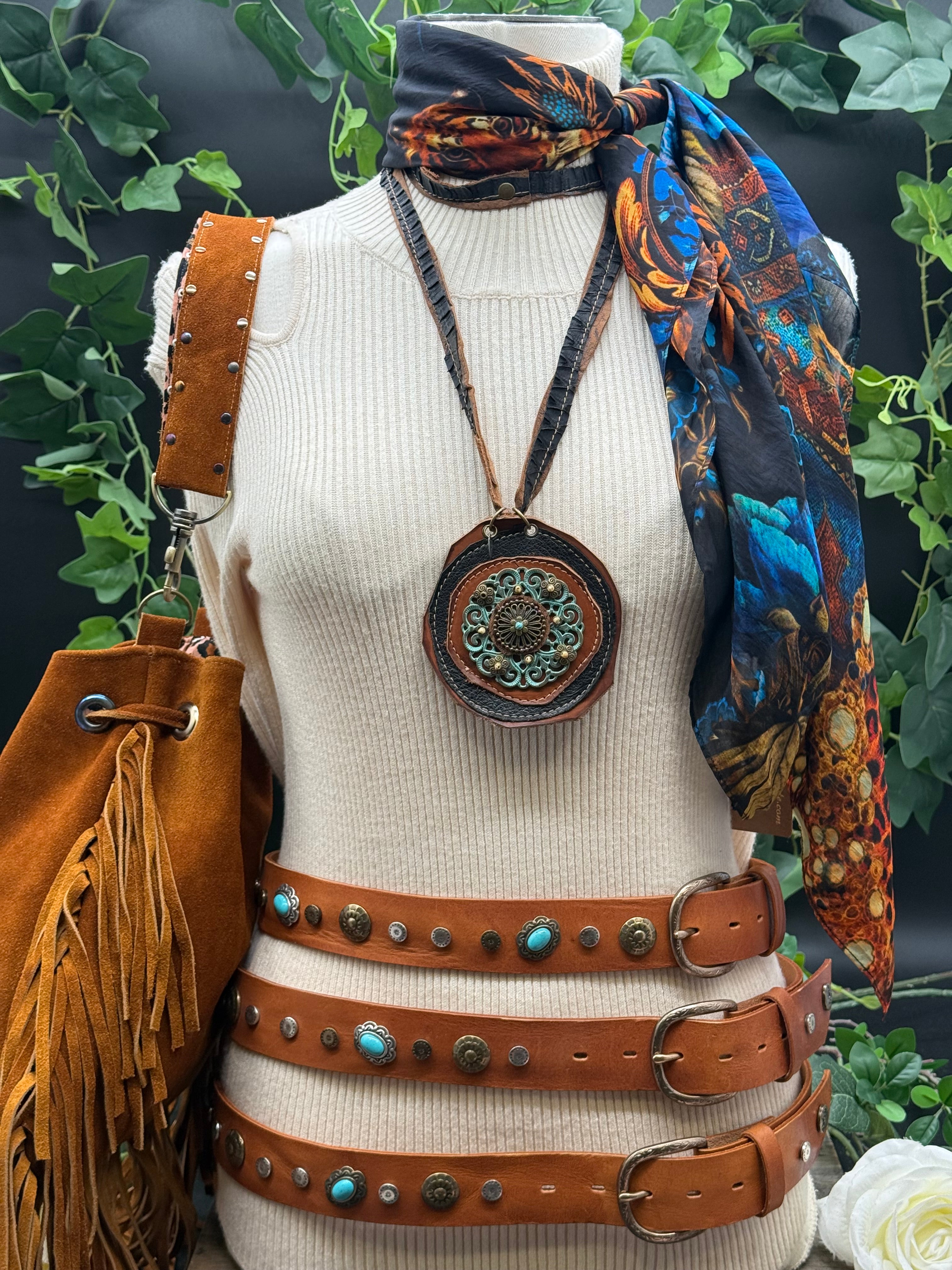 Ceinture Rivets et Cabochons Yolète