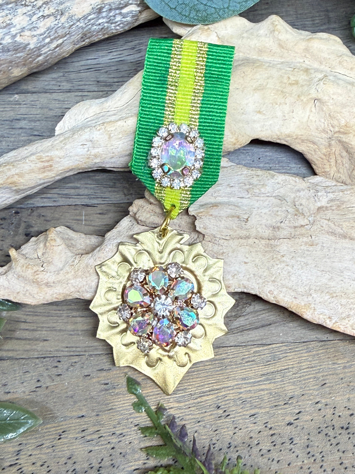 Broche/Médaille Azafran Rosa