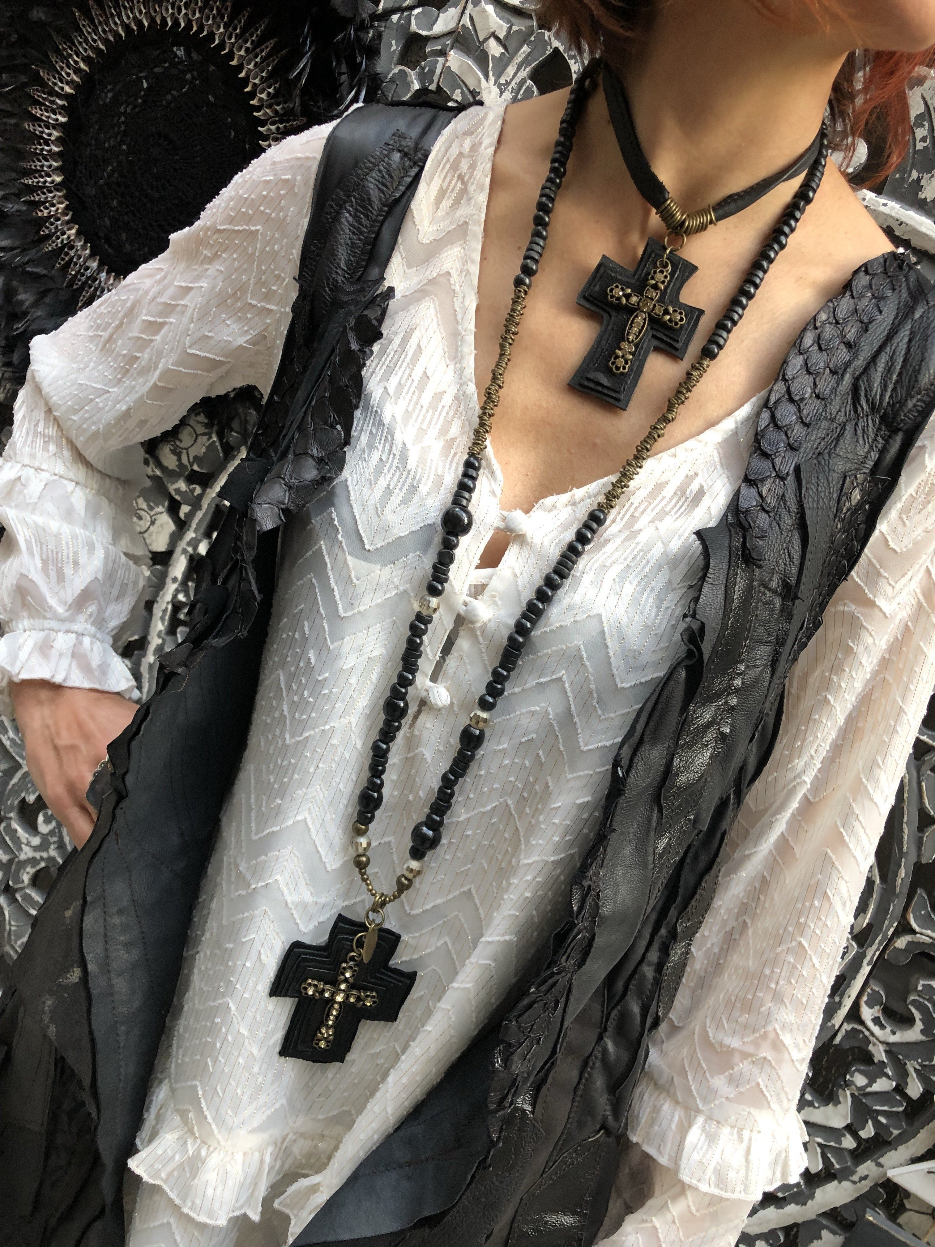 Antonia Iguan Choker