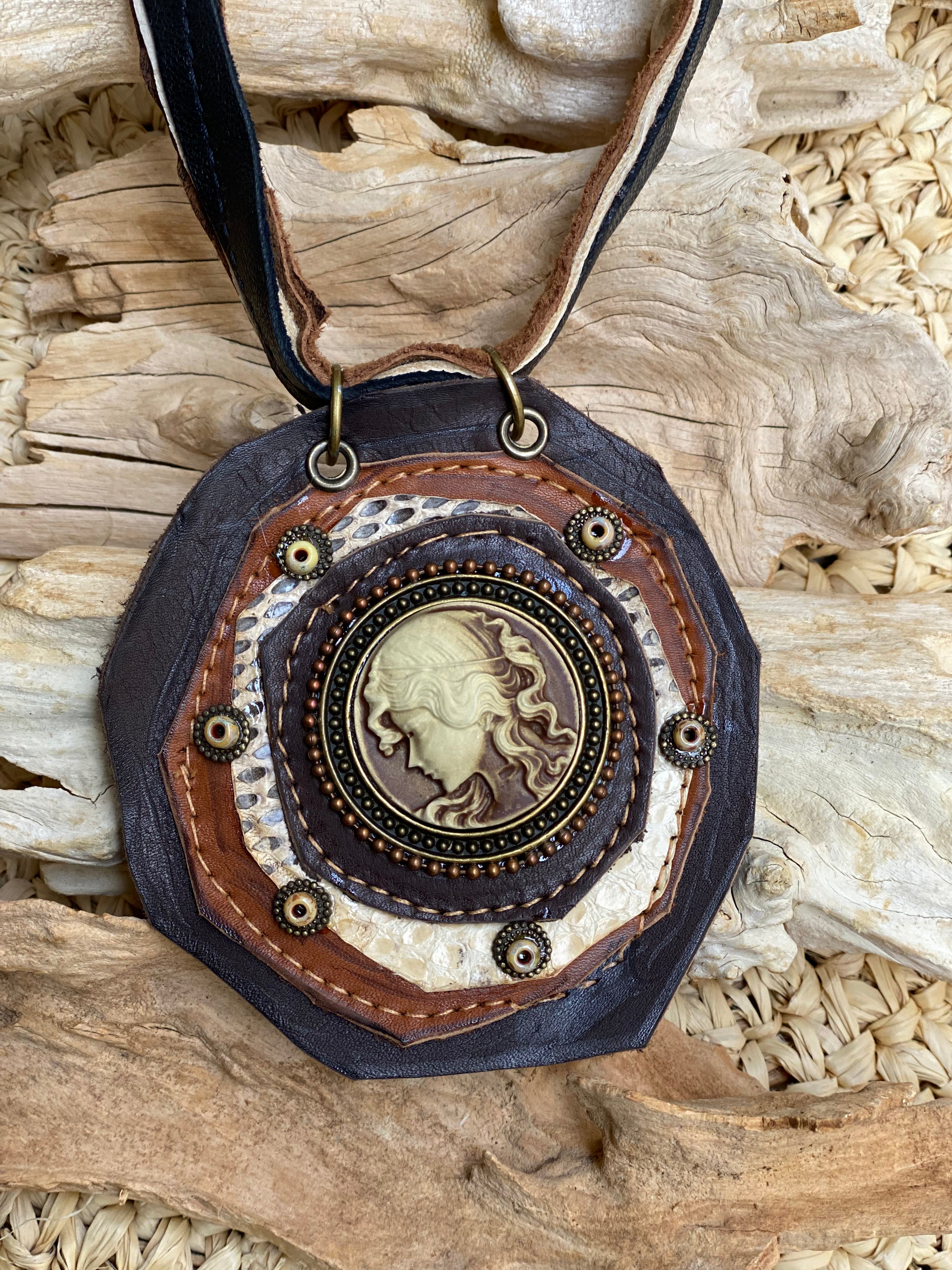 Manël Iguan necklace