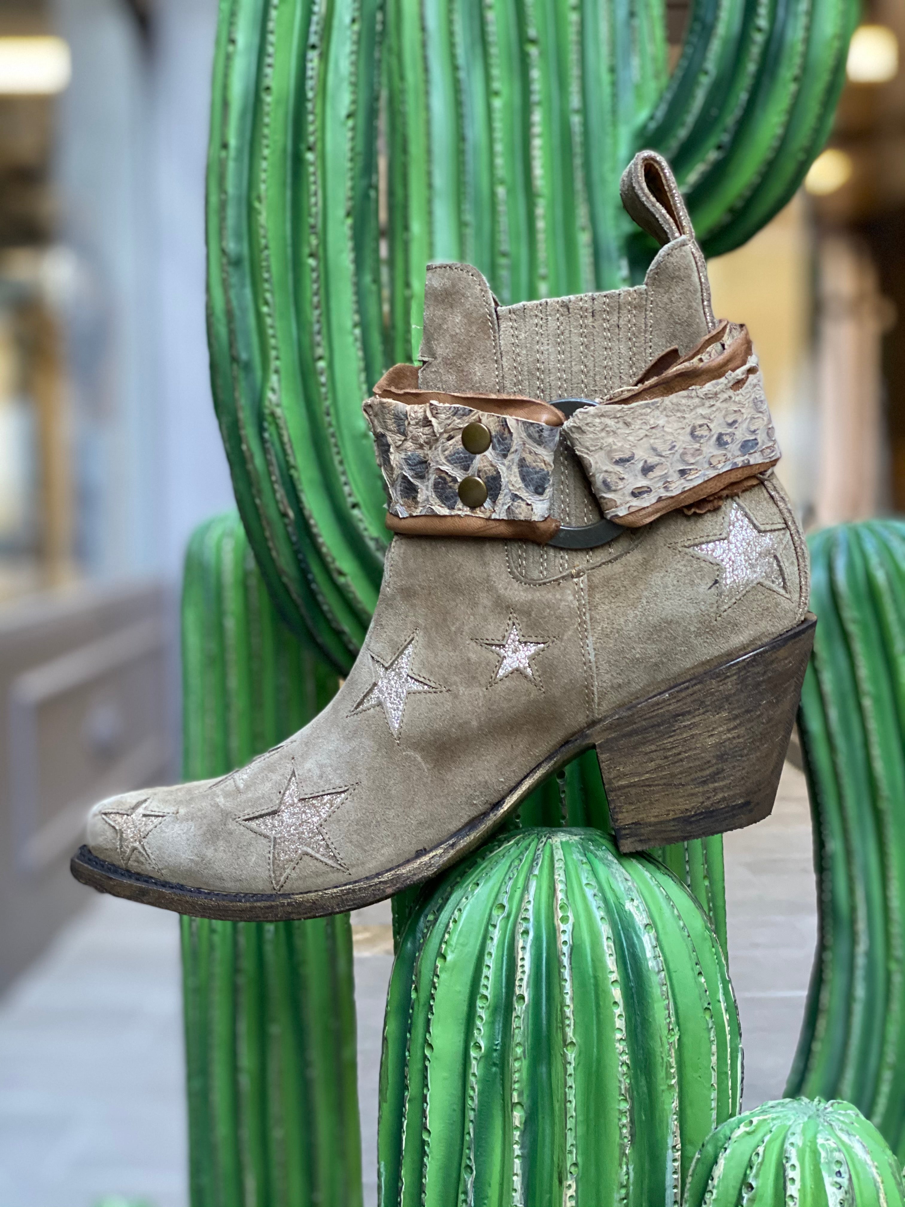 Bakao Iguan Boot Jewelry