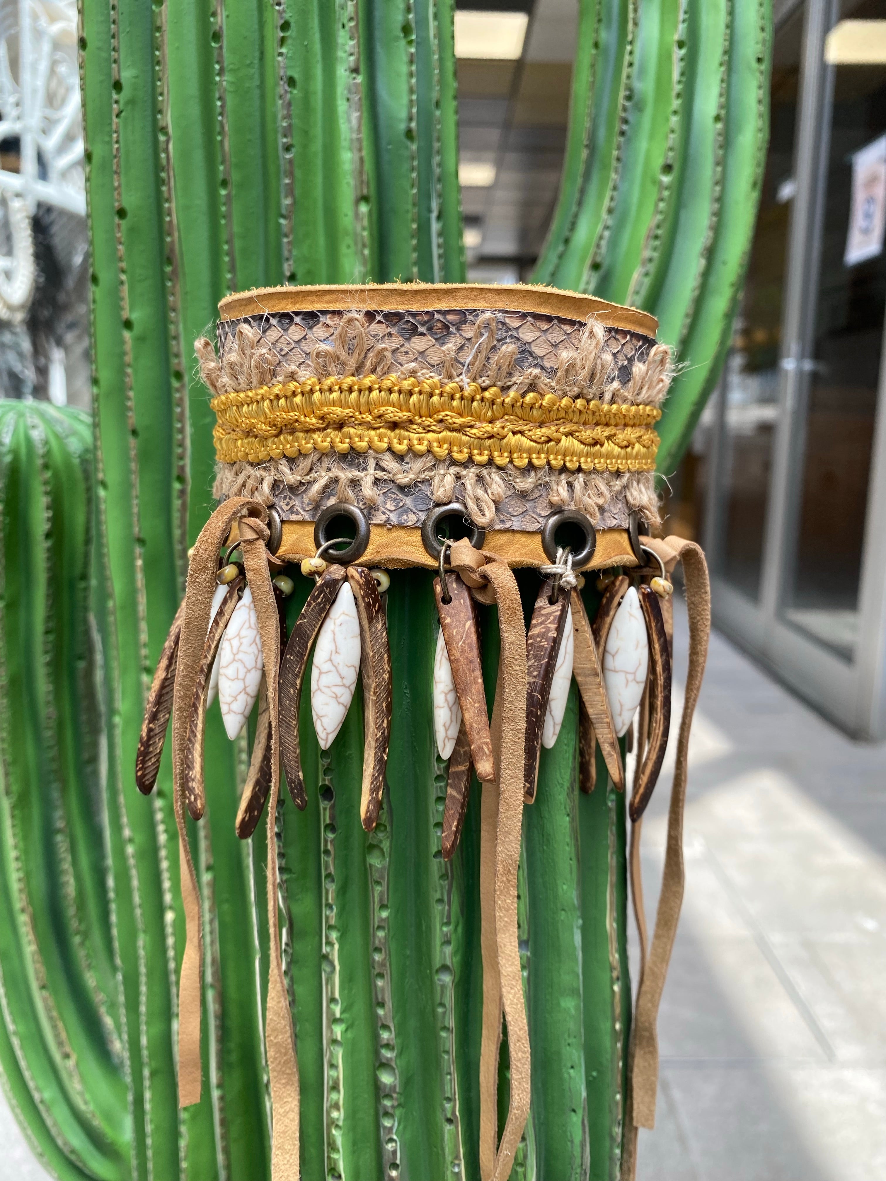 Gonna Iguan Arm Bracelet