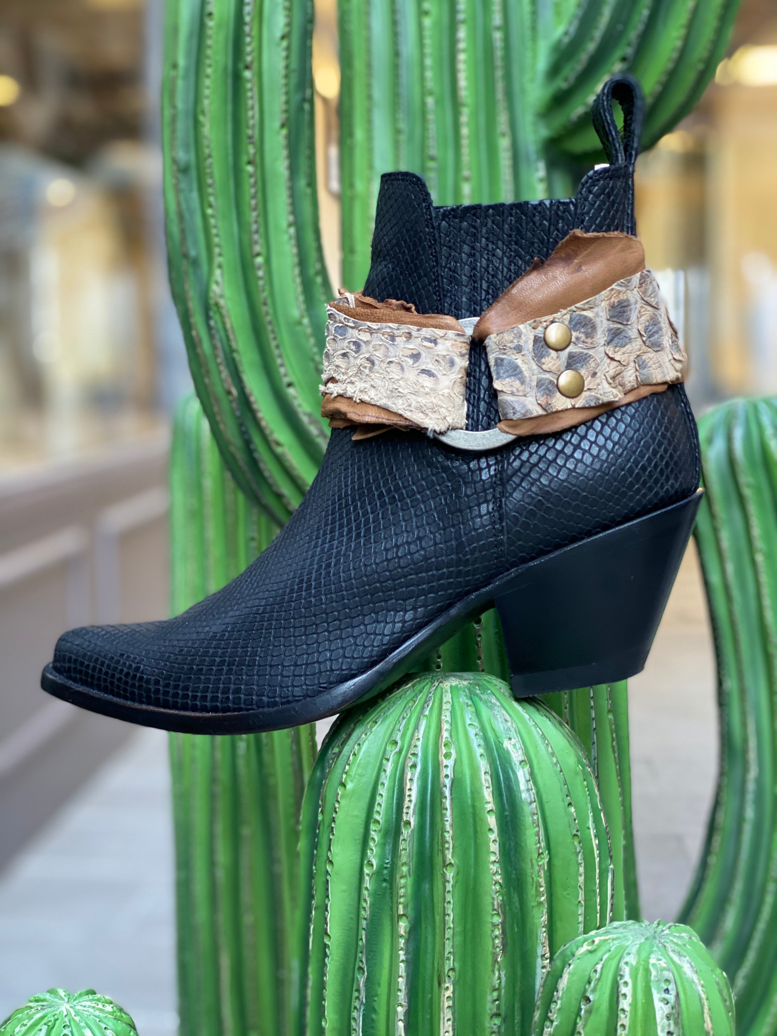 Bakao Iguan Boot Jewelry