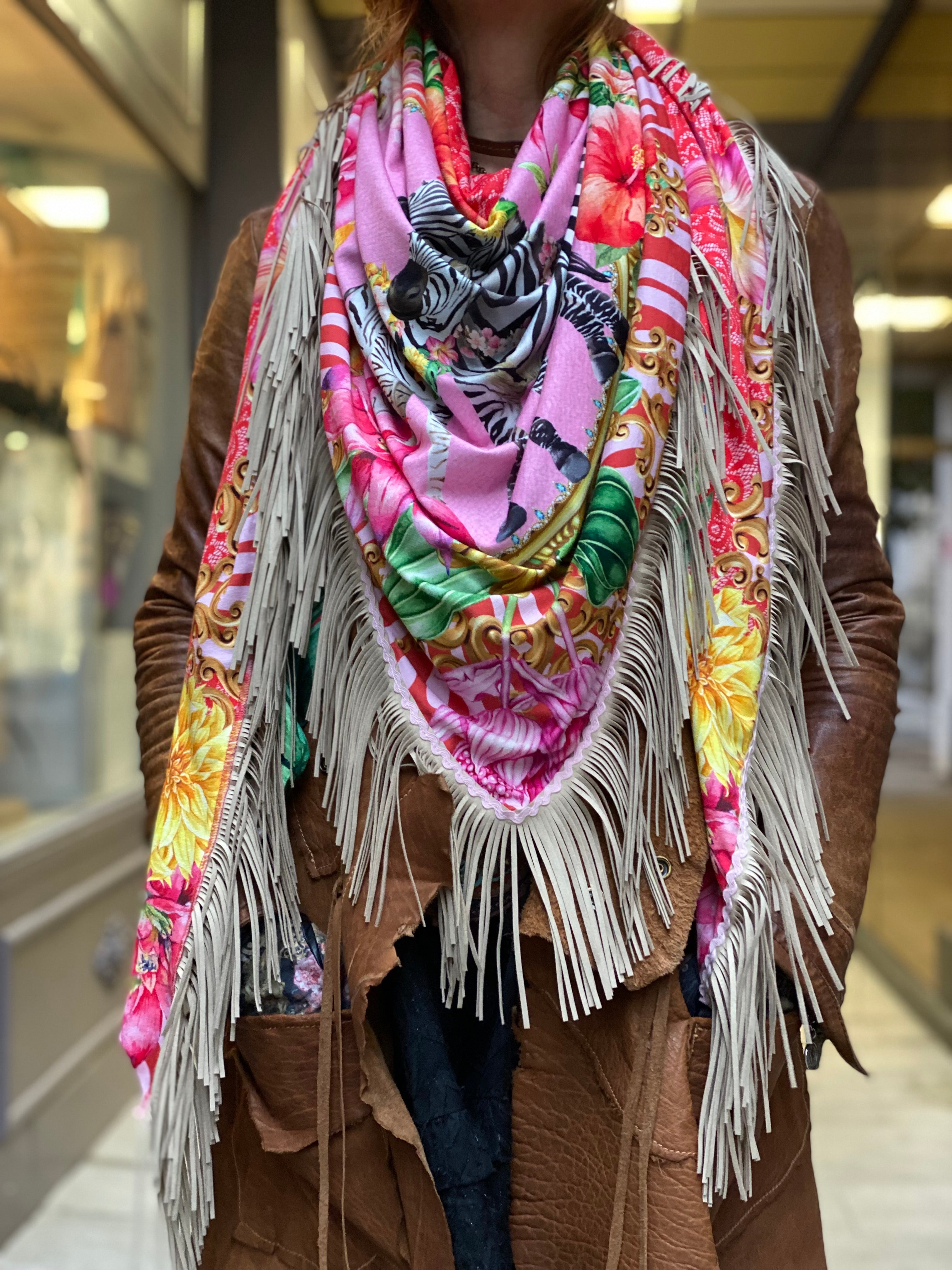 Nohéa Katherina Loretta Shawl