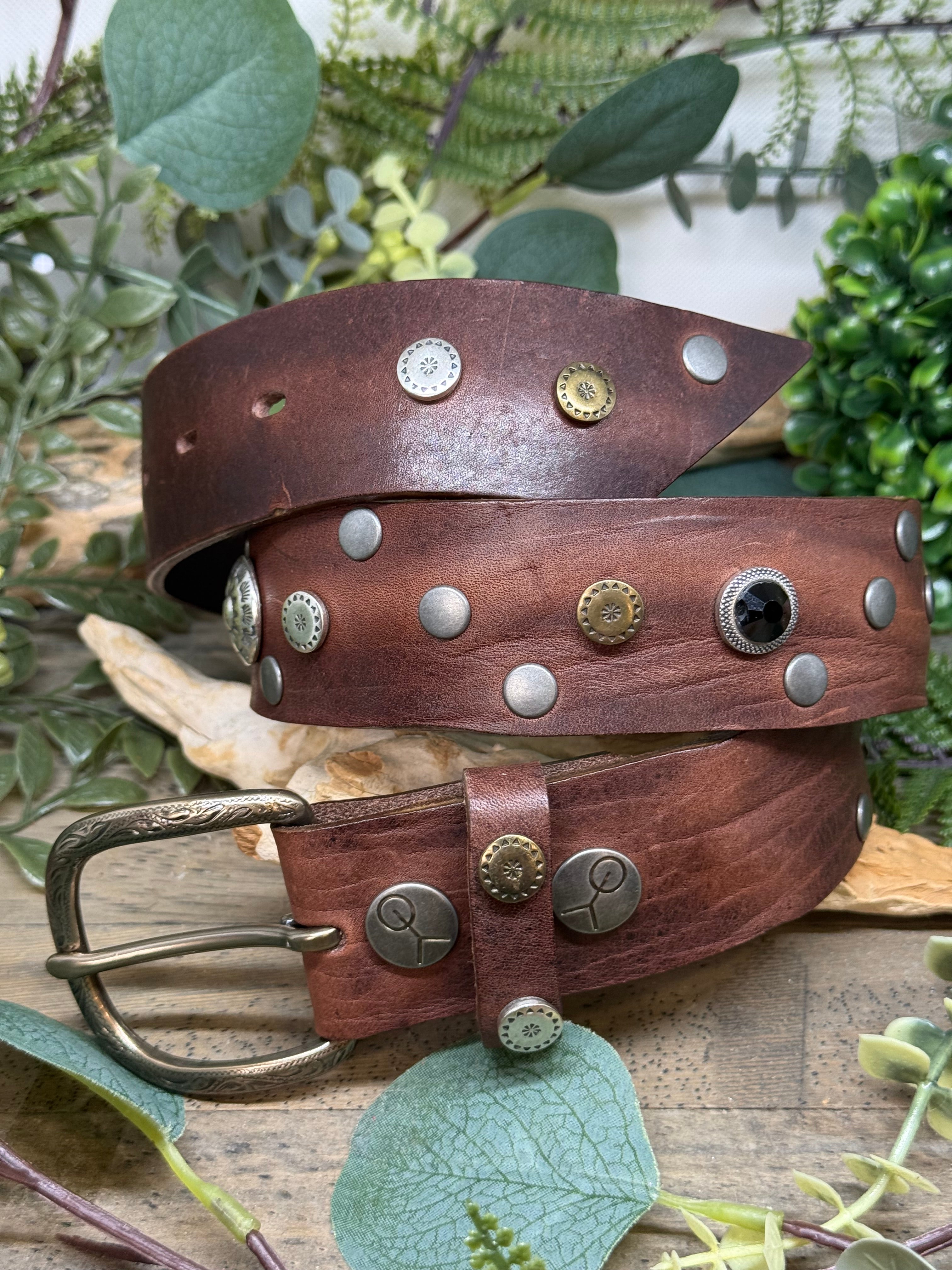 Ceinture Rivets et Pierres Yolète