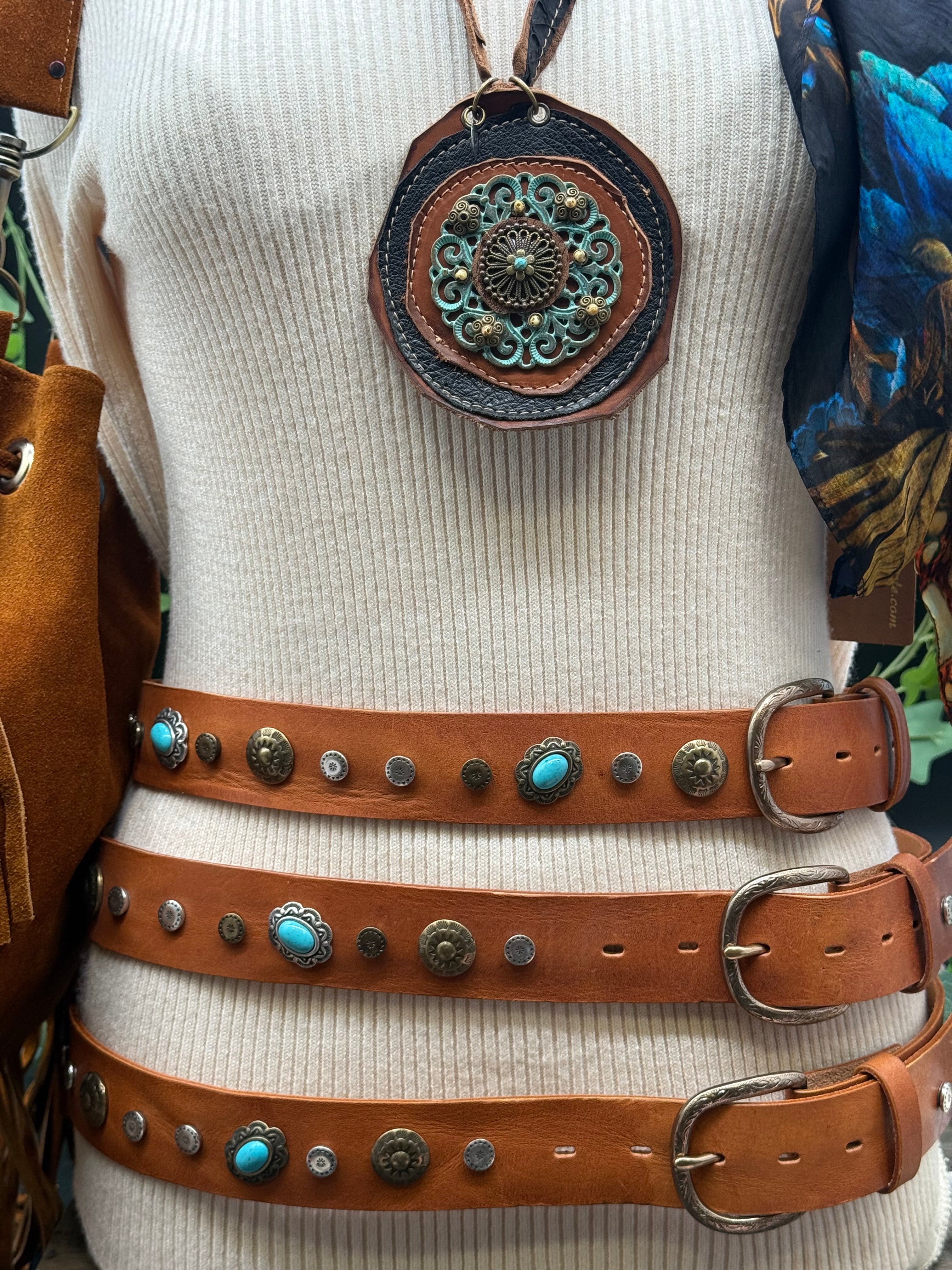 Ceinture Rivets et Cabochons Yolète