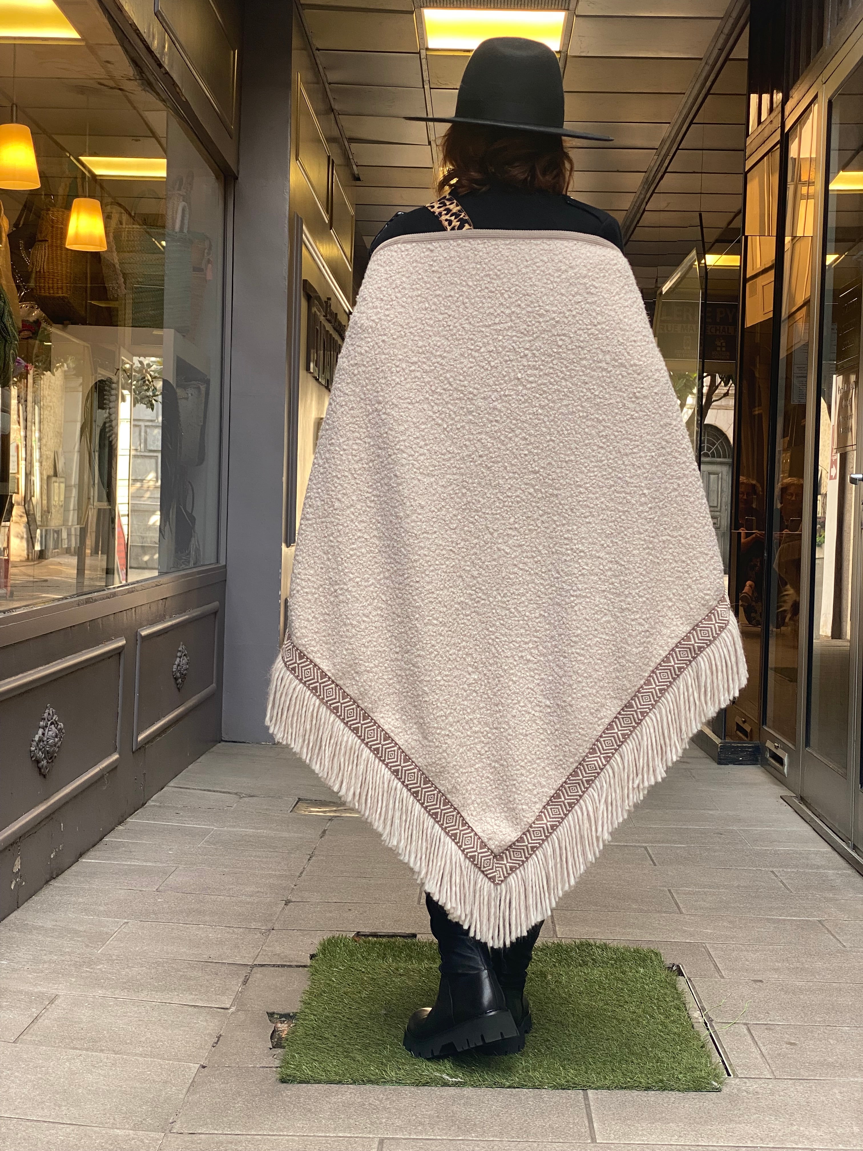 Poncho Boucle Fantasia Katherina Loretta