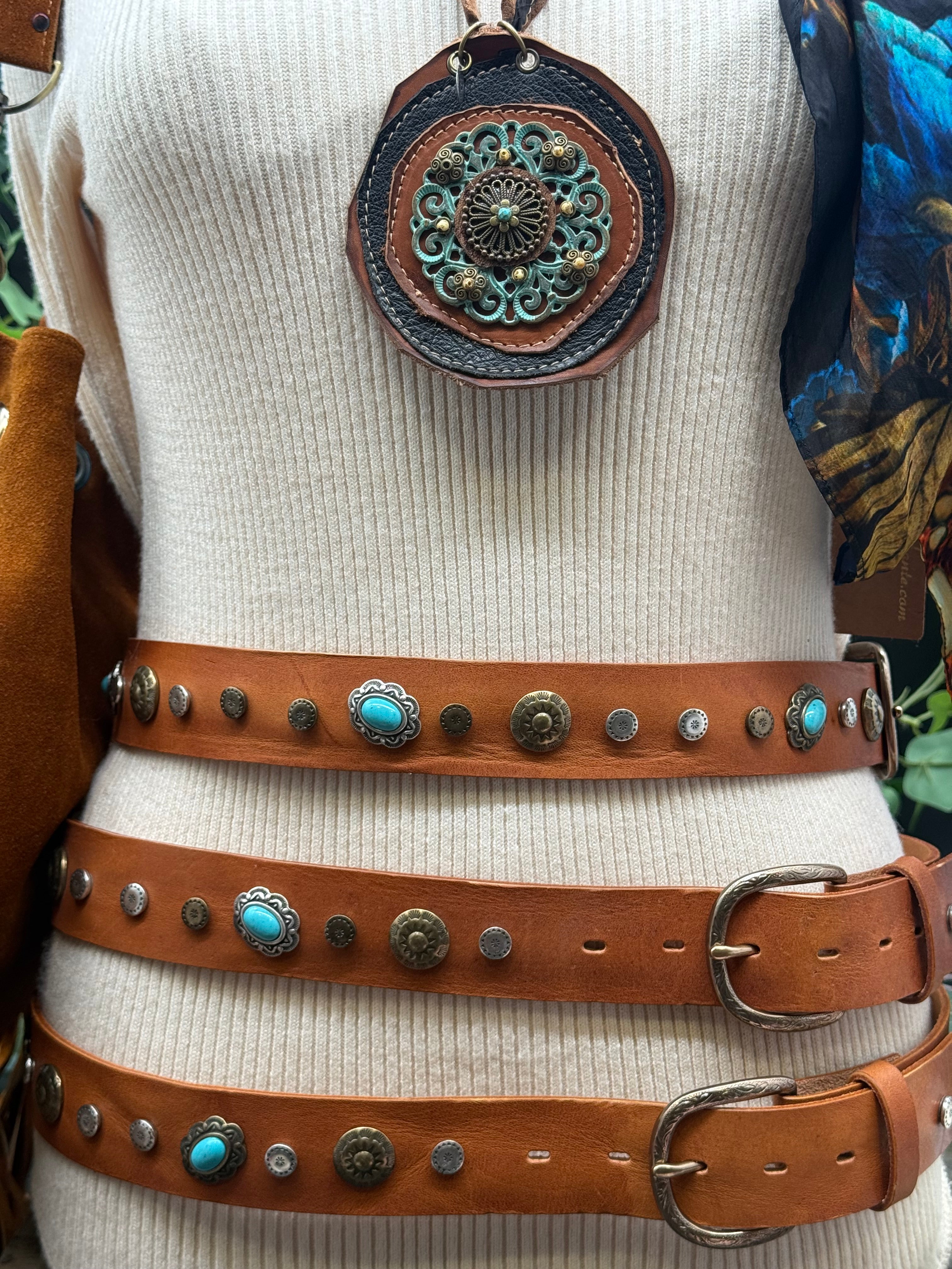 Ceinture Rivets et Cabochons Yolète