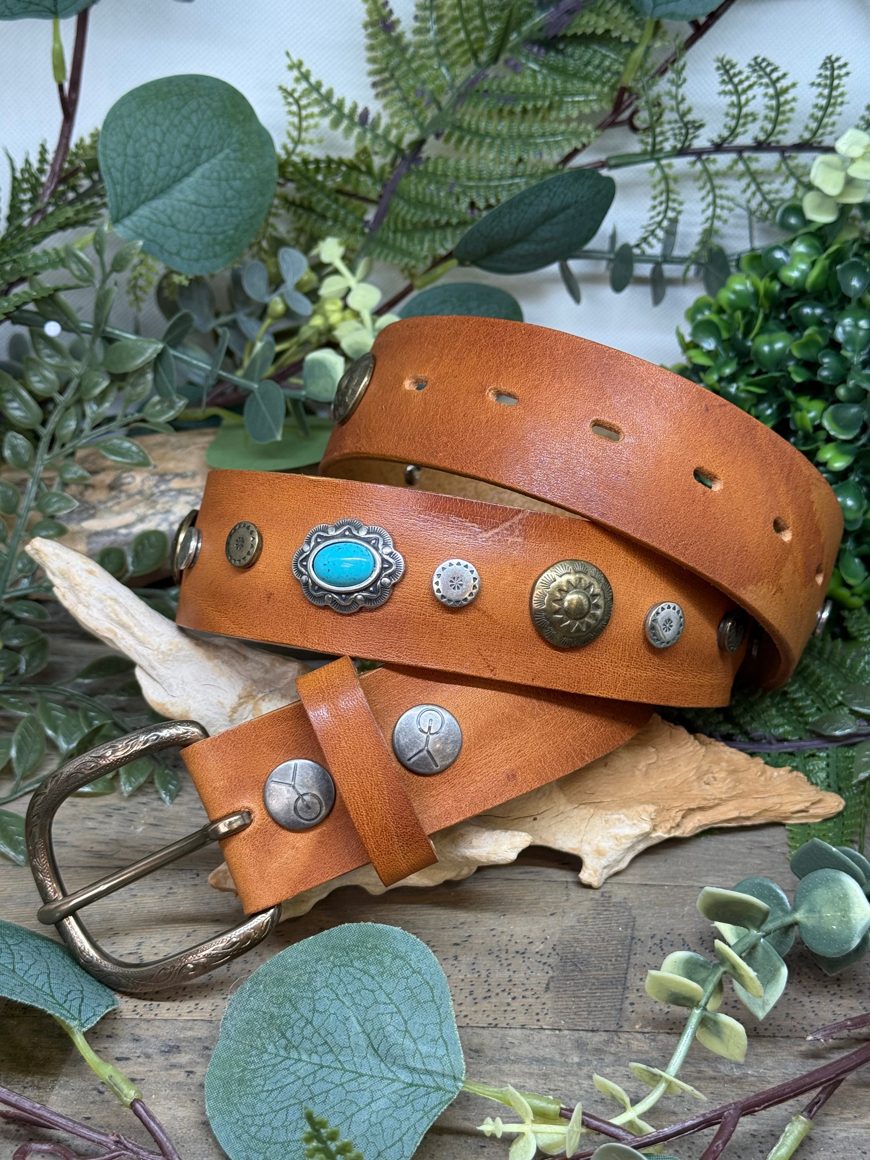 Ceinture Rivets et Cabochons Yolète
