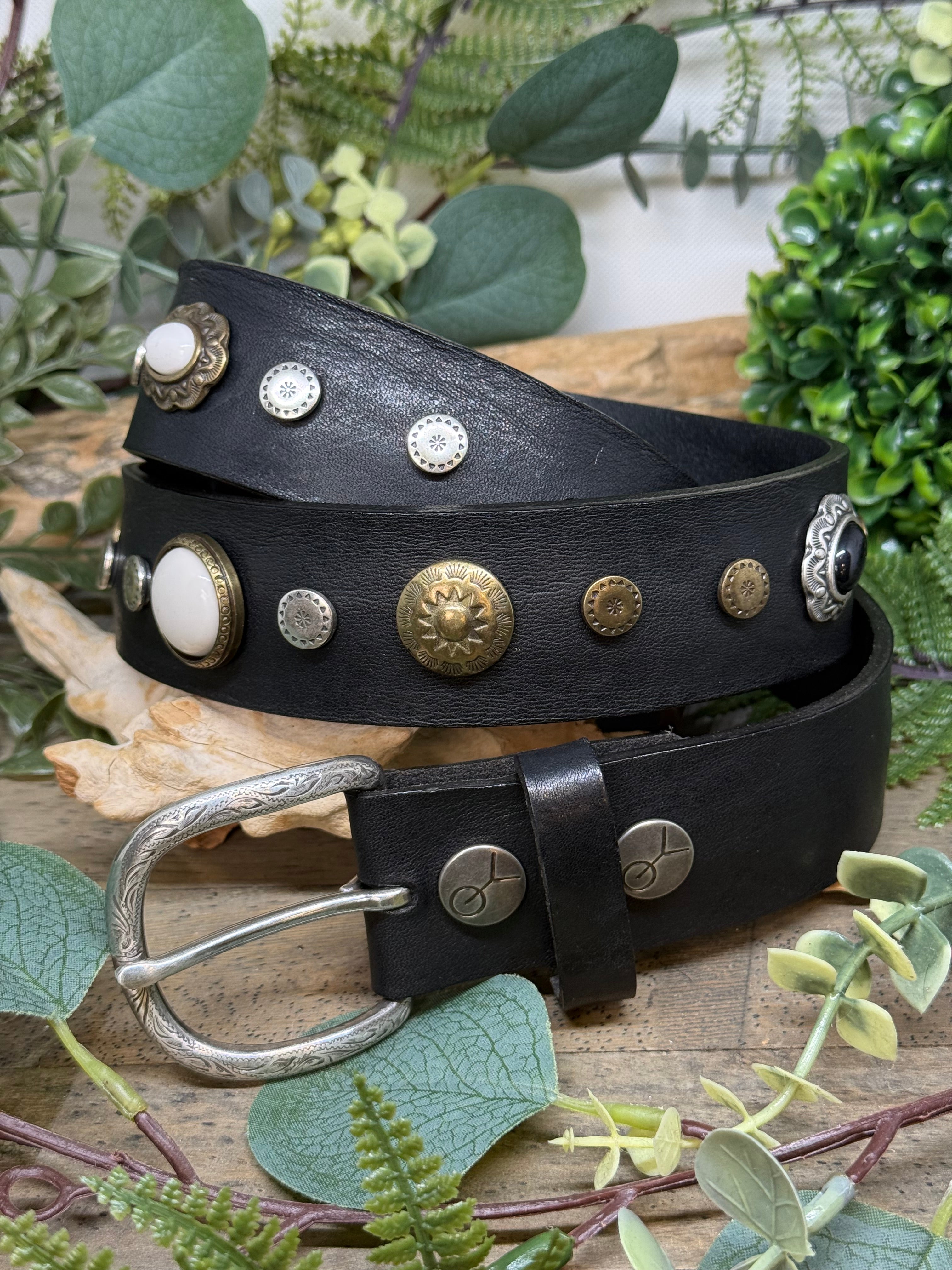 Ceinture Rivets et Cabochons Yolète