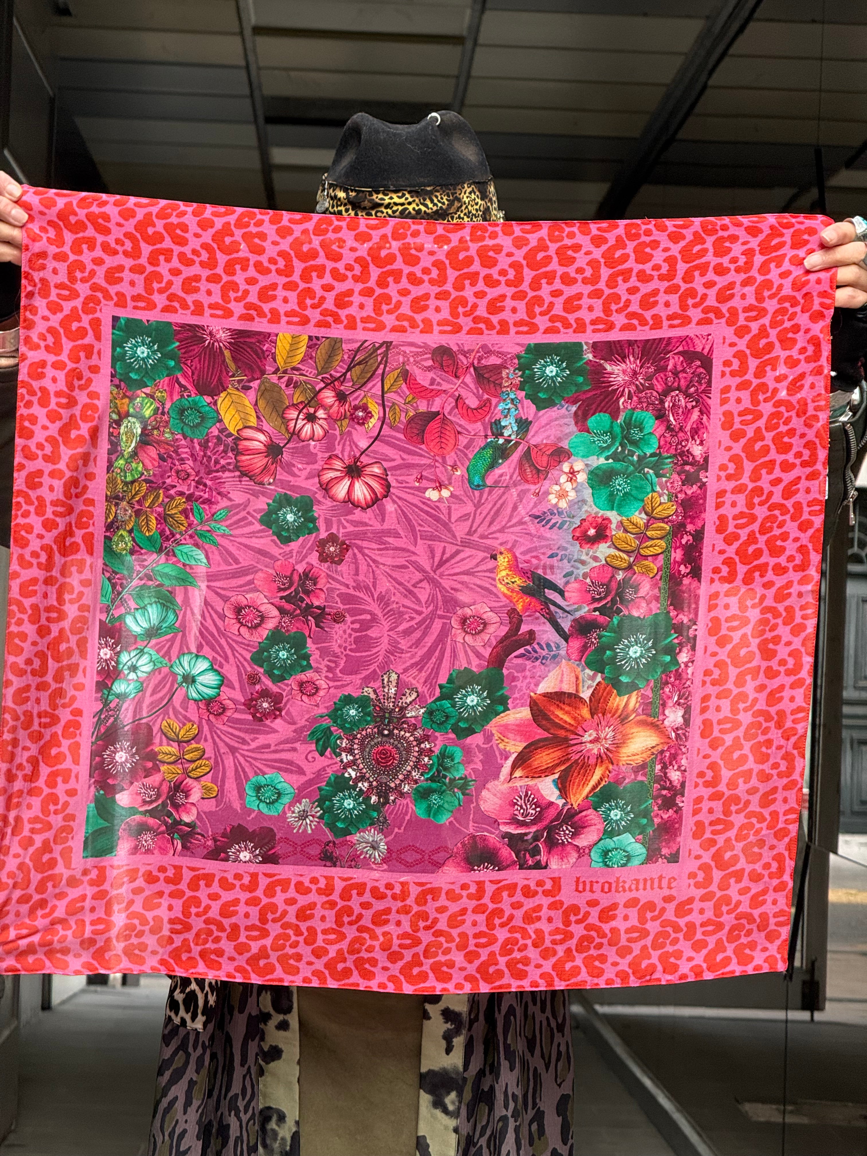 Carré Modal Amulette Rose Brokante