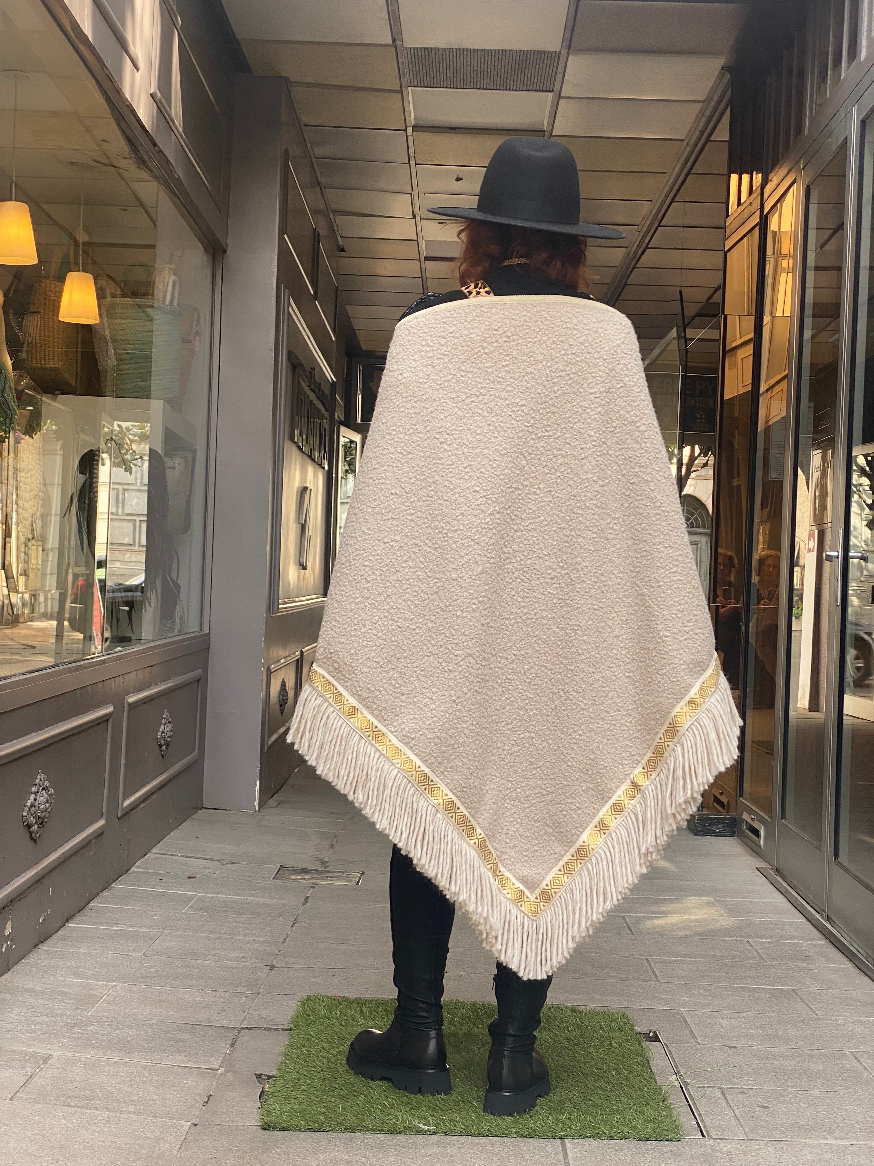 Poncho Boucle Dreaming Katherina Loretta