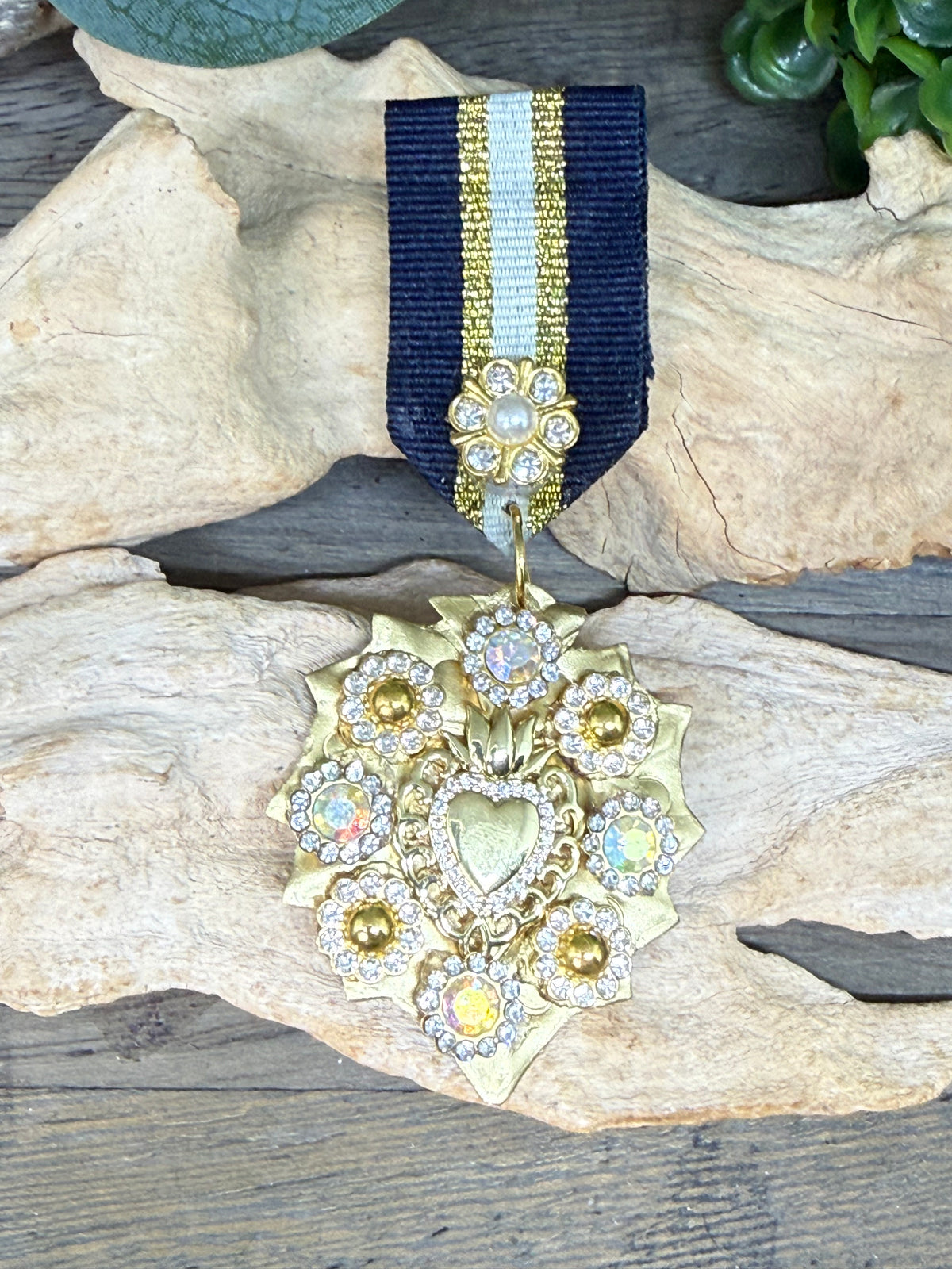 Broche/Médaille Azafran Rosa