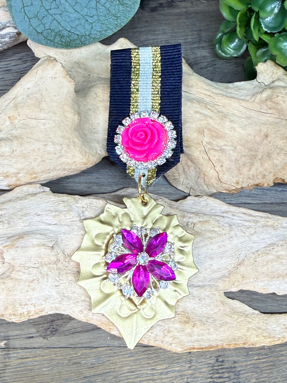 Broche/Médaille Azafran Rosa