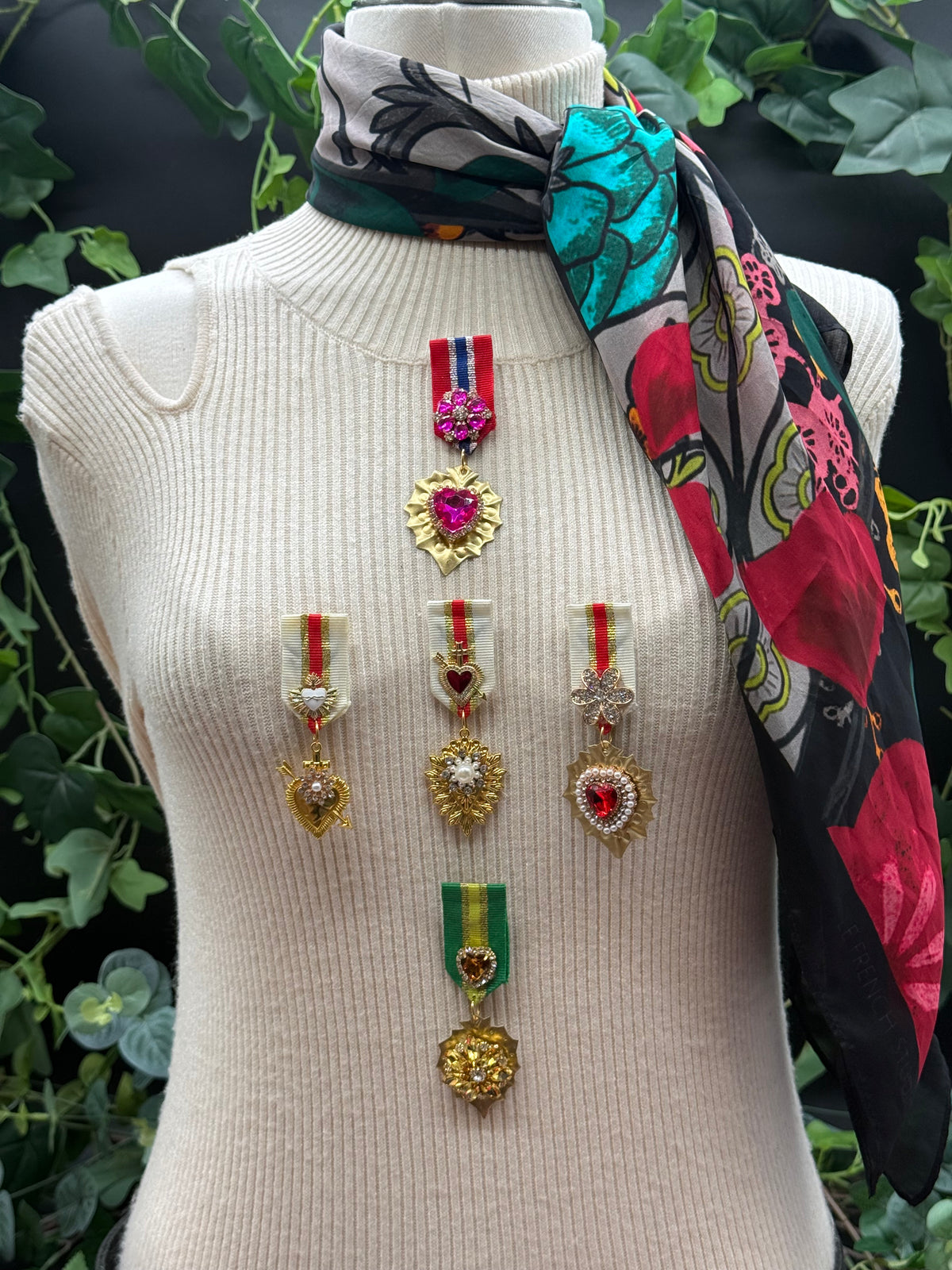 Broche/Médaille Azafran Rosa